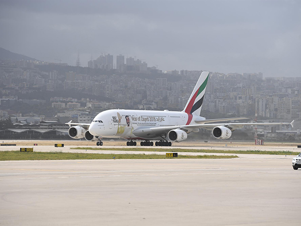 طائرة الإمارات الإيرباص A380 تهبط في بيروت
